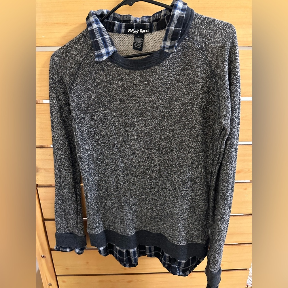 Planet Gold Women’s collared long sleeve black sweater top size Large.
